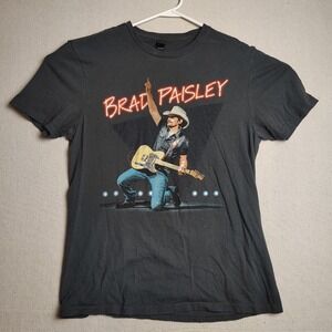 Concert Tee Brad Paisley Graphic T-Shirt Country Music Band Tee M Short Sleeve R